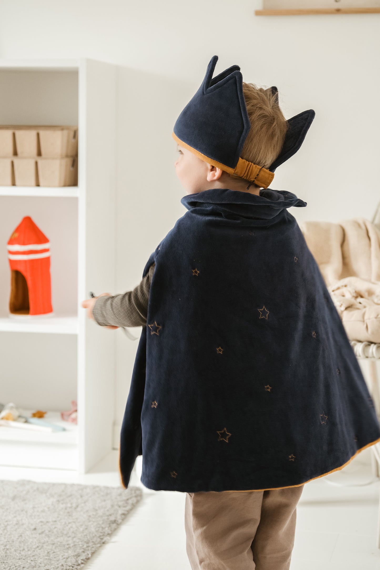 Dress-up - Cape and Crown