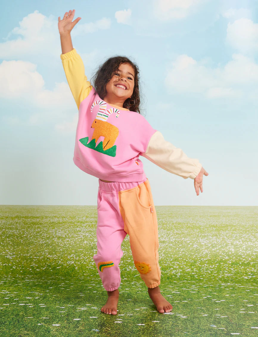 ზამთრის გართობა ვარდისფერი სვიტრი