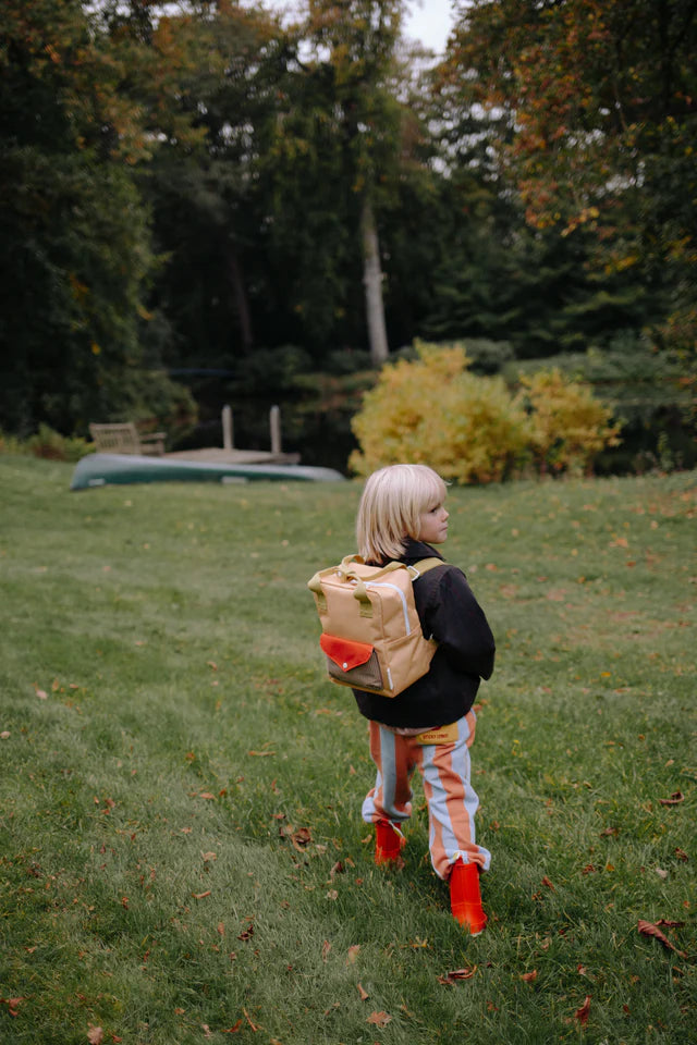backpack small | envelope | apple juice