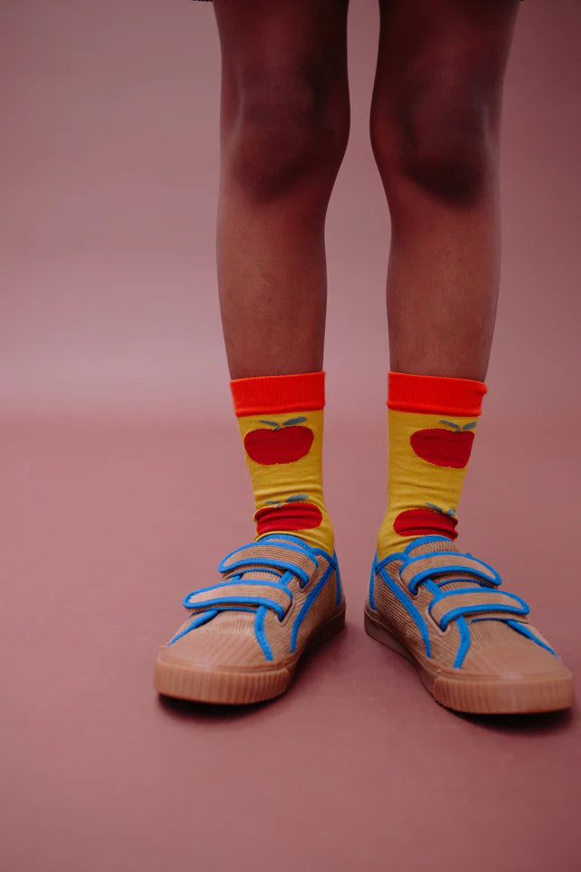 socks | lemon tree | apple